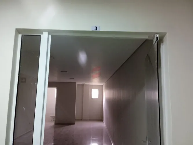 SALA COMERCIAL para alugar por R$ 1.690,00 no bairro Centro - PINHAIS / PR