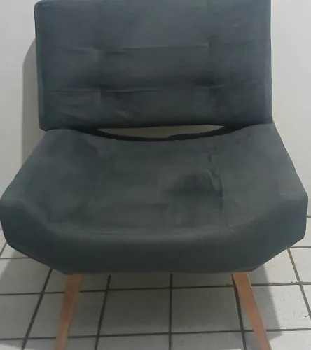 Sofá/ poltrona/ cadeira acolchoada/ cor cinza escuro/ 250.00 cada. Tenho duas Novas
