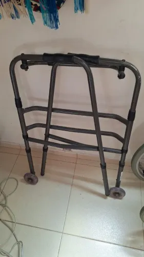 Andador articulado