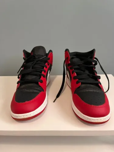 Tênis Nike Air Jordan 1 Mid