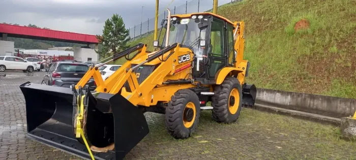 RETRO ESCAVADEIRA JCB 3CX 4X4  8,1T