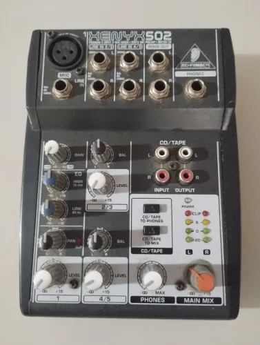 Mesa de som BEHRINGER XENYX 502