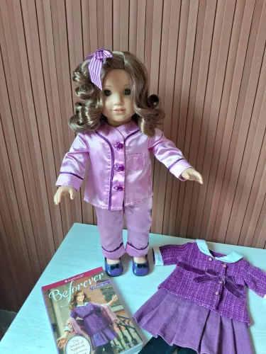 Boneca american gilr Rebecca original com livro e vestido