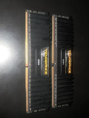 Memória RAM DDR4 3000mhz 16GB 2x8GB Corsair vengeance LPX