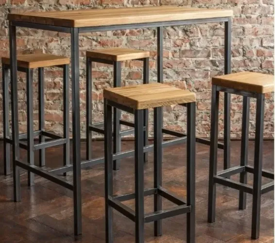Conjunto mesa bistrô e banquetas