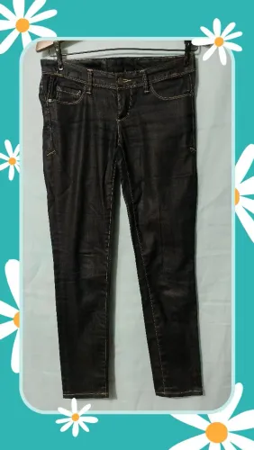 Calça jeans unissex veste 38 marca Armani Exchange usada.