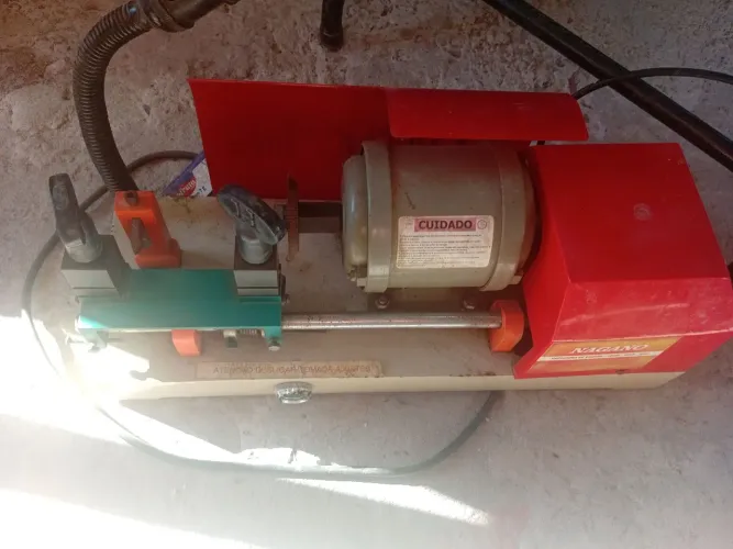 Máquina de tirar cópia de chave