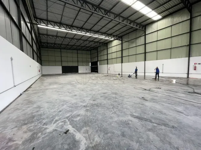 Galpão comercial disponível para locação no bairro Industrial Leste em Uberlândia-MG