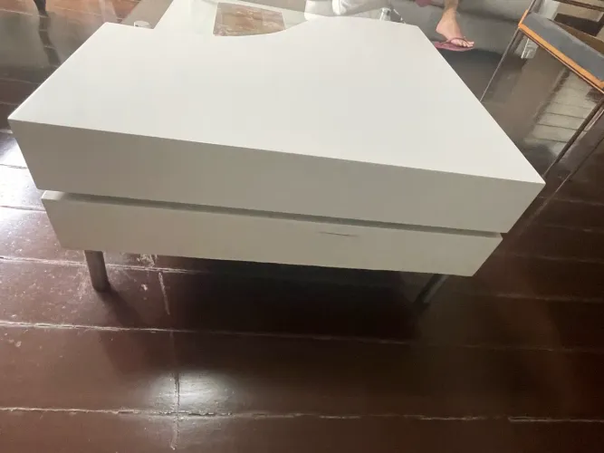 Mesa de canto e Mesa de centro em laca branca