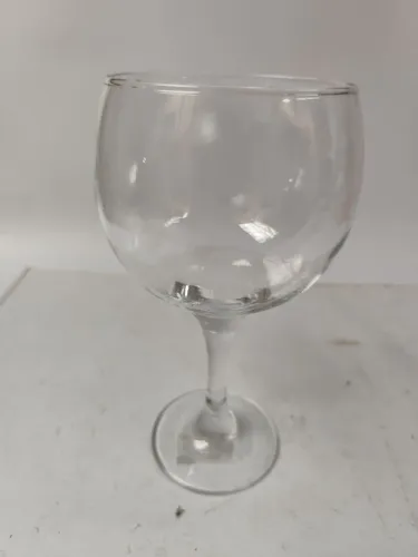 Taça de gin transparente