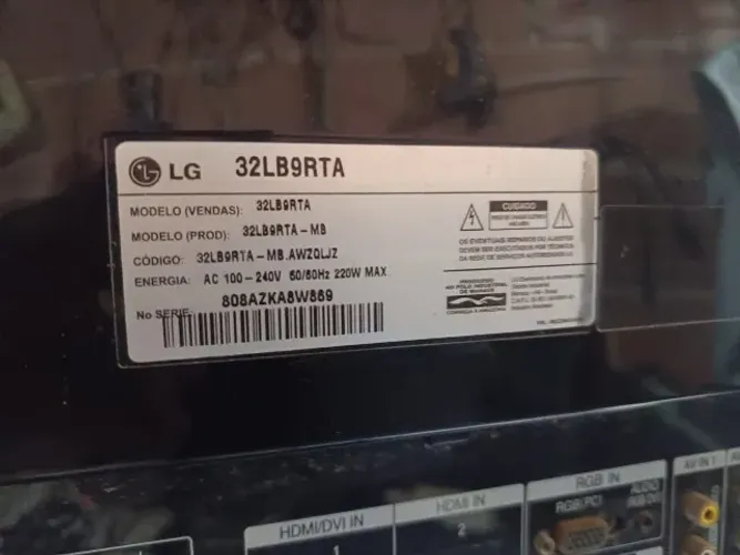 TV LG 32LB9RTA para retirada de peças