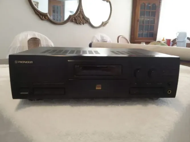 CD Player & Recorder Pioneer (Model: PDR -05)