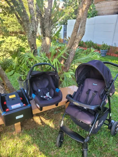 Carrinho de passeio + bebê conforto + base para carro Burigoto