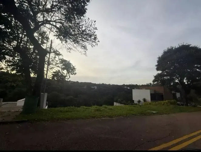 Lote 1033,75m2 no Condomínio Serra dos Cristais