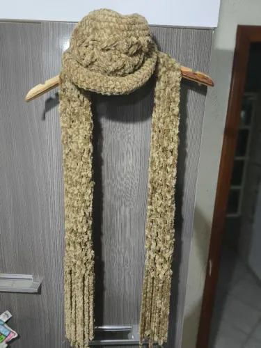 Cachecol e chapéu de tricô 