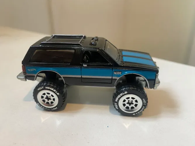Miniatura Hotwheels Chevy Blazer 4x4 Tubular Trucks Preto Loose Novo 1:64
