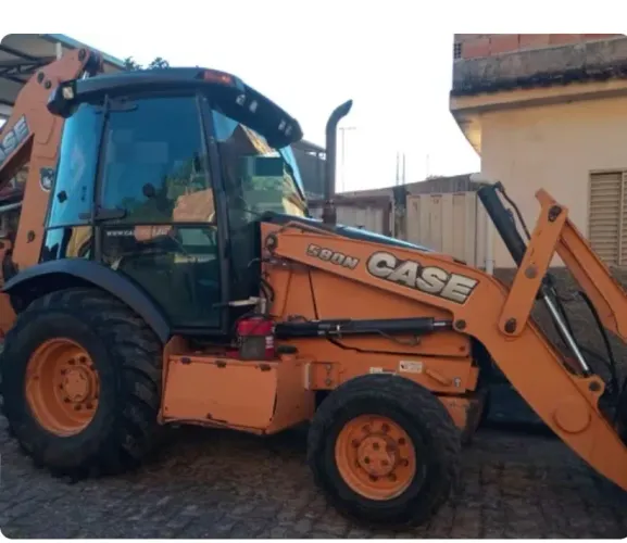 Particular: Troco Caçamba 1518 Em Retroescavadeira gabinada.
