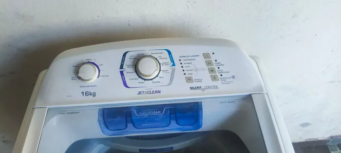 Máquina Electrolux, barata, pra vender logo.