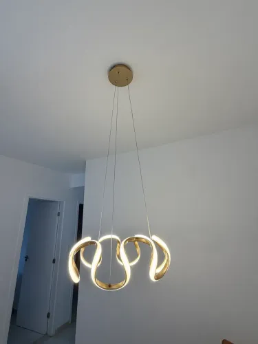 Lustre pendente dourado moderno