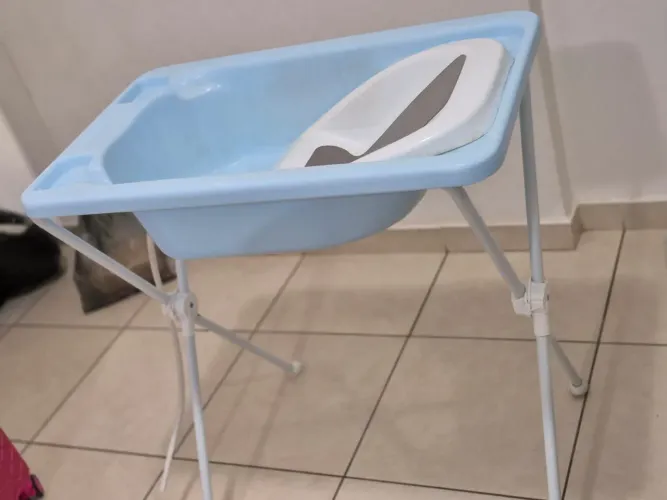 Banheira com suporte e almofada tudo 150$ nao entrego apenas venda