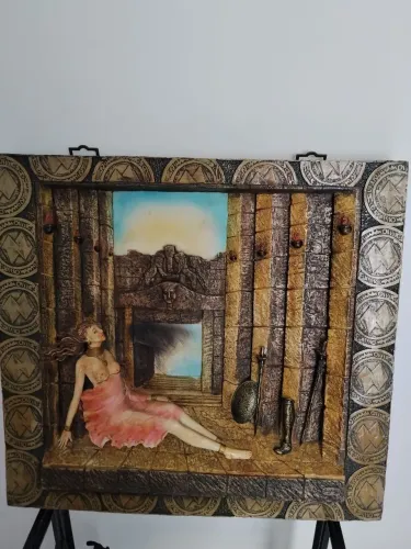 Quadro lindíssimo de madeira maciça todo trabalhado com a vênus com detalhes feito a mao