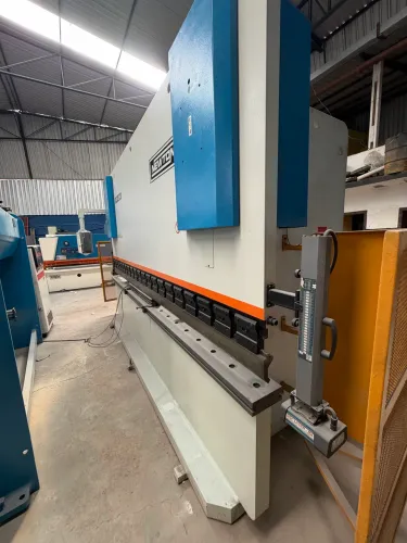Dobradeira CNC Newton 150 Ton x 4.000 mm DNC 60 Revisada