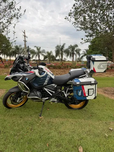 BMW GS 1250 impecável com 3 baús