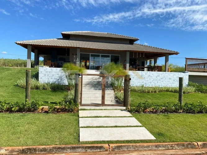 Casa à Venda Com 04 Quartos em Furnas MG