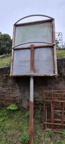Suporte metalico para placa outdoor