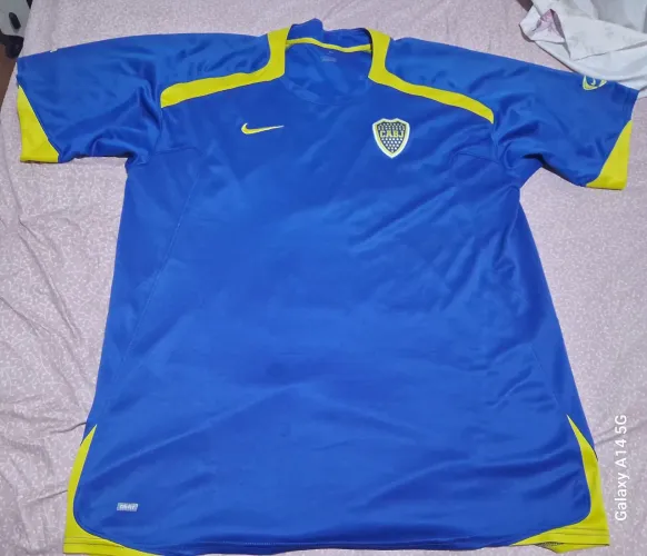 Camisa de treino Boca Jrs. Tamanho GG. Antiga. Pachts um pouco desgastados.