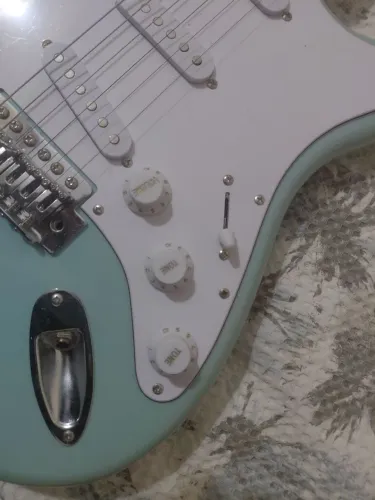 Guitarra StratoCaster Winner Gs + Amplificador e cabo ( capa inclusa)