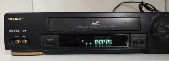 VIDEO CASSETE SHARP VC1694 B USADO PARA CONSERTO/RETIRADA DE PEÇAS.