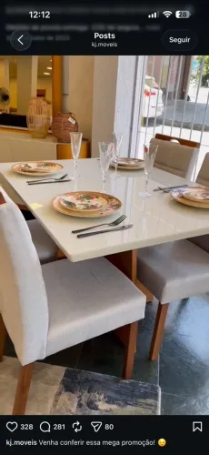MESA LAQUEADA + 4 CADEIRAS