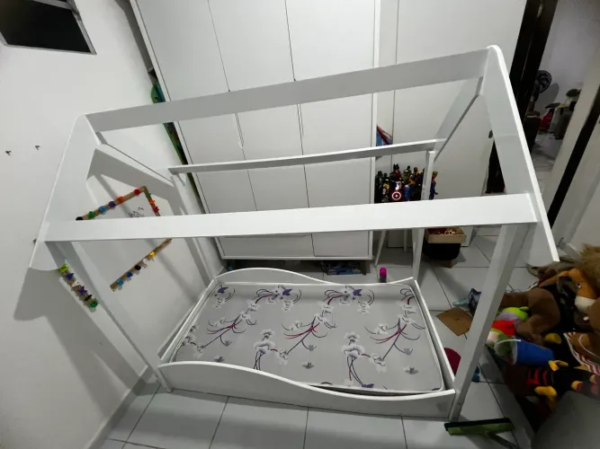 Quarto infantil branco