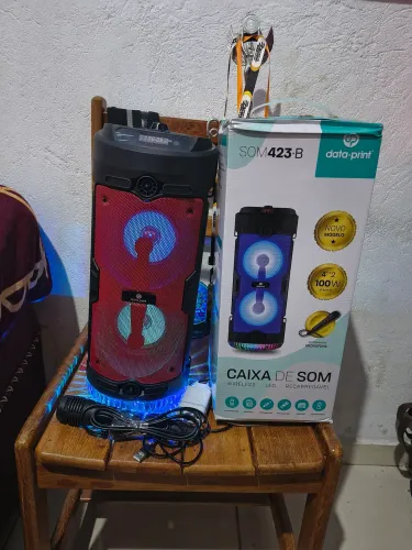 Vende-se uma caixa de som