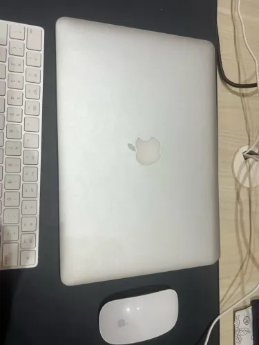 MacBook Air 13? i5 256GB SSD + Carregador Original Apple