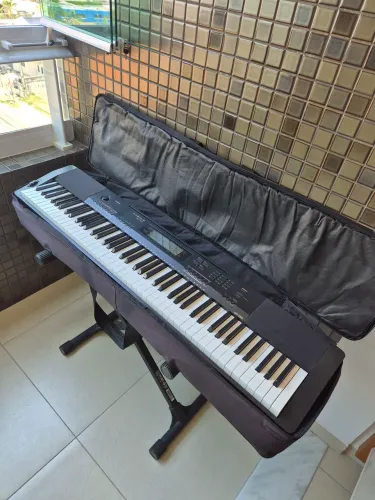 Piano Digital CASIO CDP 230R 88 Teclas Sensitivas e Vários Acessórios