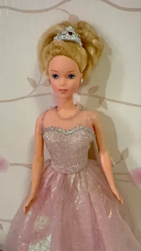 Barbie antiga tipo princesa 