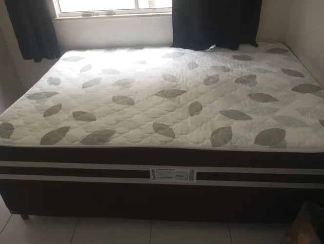 Vendo uma cama box