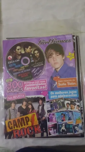 Revista + CD-Rom - 750 jogos, Crepusculo, Glee, Camp Rock, Justin Bieber, Lady Gaga Lote