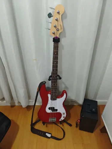 Baixo Fender Squier debut PB