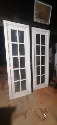 Janela fixa de madeira maciça (Angelin pedra)