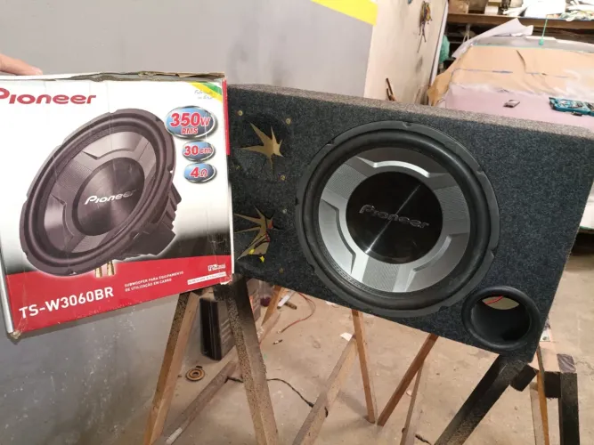 Caixa sub 12? piooner semi novo