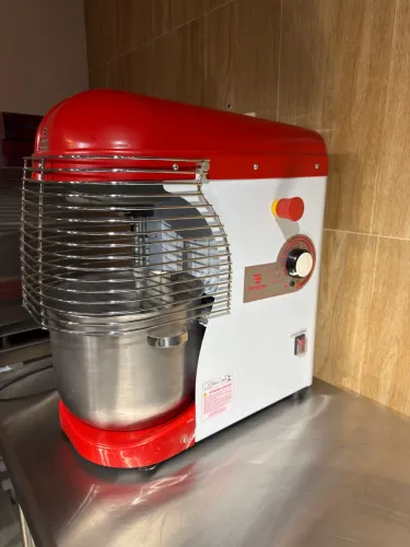 Batedeira planetária 12litros braesi/ usada 2x