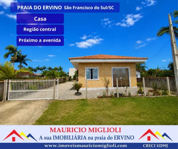 Casa na região central e próximo a avenida na Praia do Ervino
