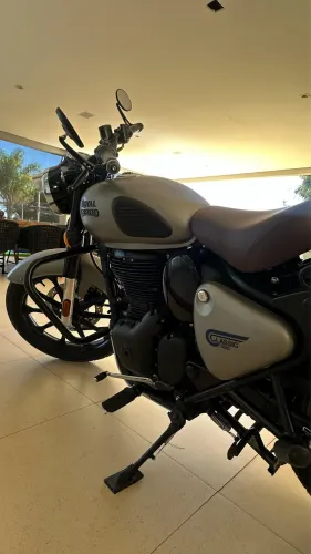 Royal Enfield Classic Cinza