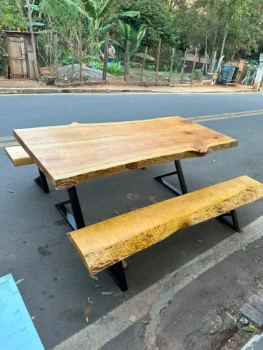Mesa Rústica com dois bancos