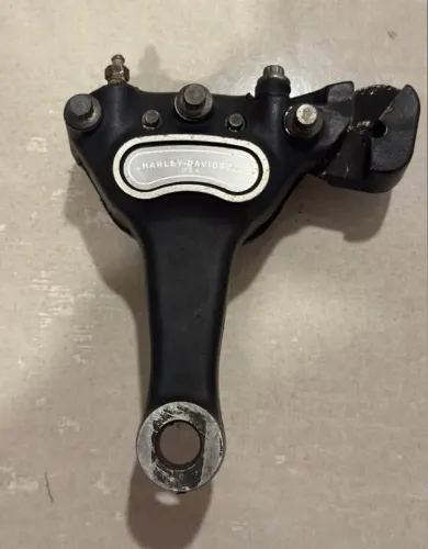 Pinça de freio traseiro Harley Davidson - Softail 00-05