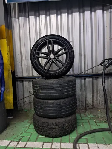 Rodas com Pneus aro 17 Mercedes original