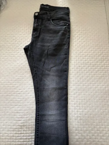 Calça jeans preta DLZ tamanho 38